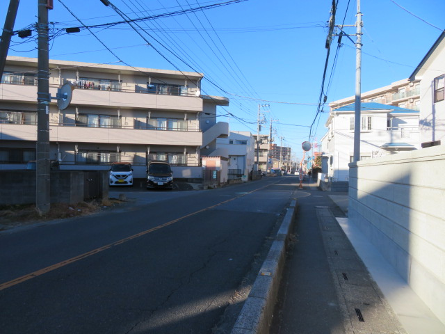 草加市弁天２丁目のビルの周辺