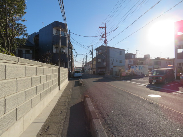 草加市弁天２丁目のビルの周辺