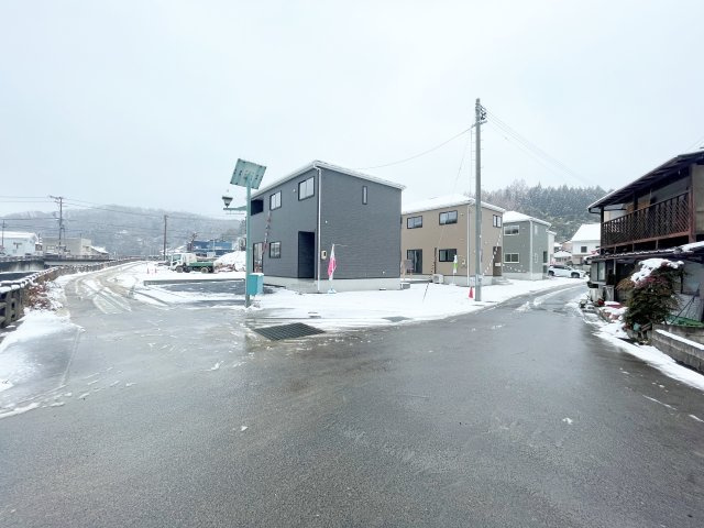 新築戸建   川俣町第1　CRADLE GARDEN　全4棟の前面道路含む現地写真