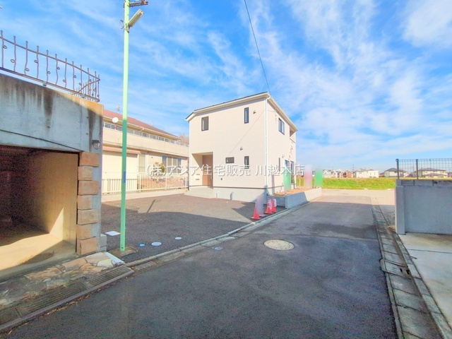 月々８万円台～　新築戸建　川越市下新河岸第1の前面道路含む現地写真|前面道路　南東側約4.0ｍ　位置指定道路