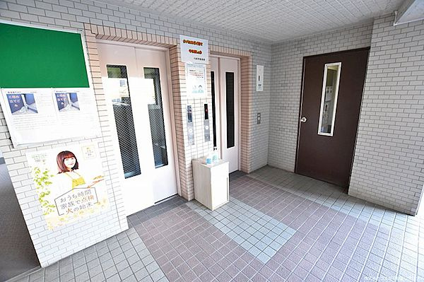 熊本市西区二本木５丁目の賃貸マンションのエントランス