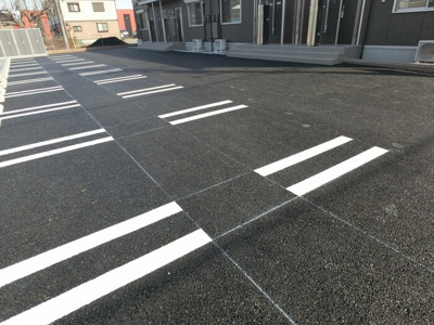 【玄関】 | グラネージュ | 玄関側・駐車場