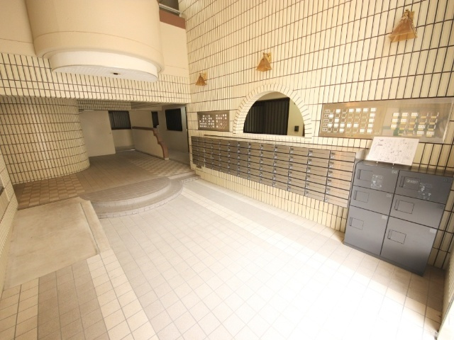 第6サンコウヒルズのエントランス