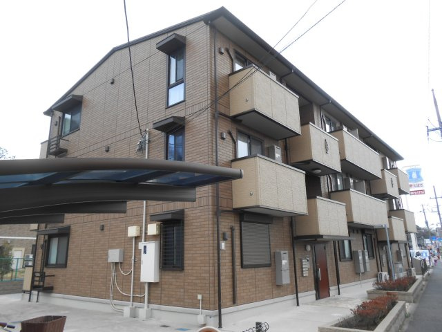 アジャート駒岡の外観