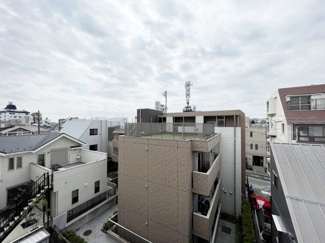 【展望】 | 眼前に広がる空の雄大さと、このお部屋の自慢の一つである「眺望」をご覧ください。毎日、この景色を独り占めできる新生活に夢が広がります。～即日のご見学可能～　お問合せはお気軽にどうぞ。
