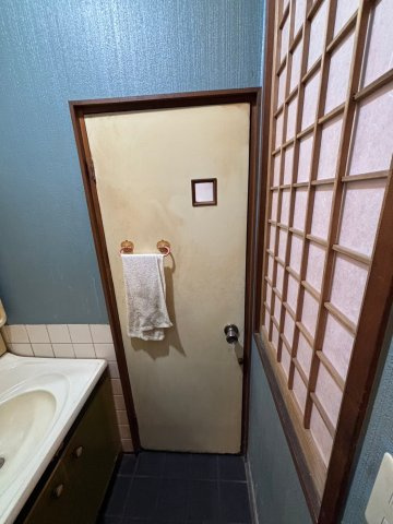 川口市安行北谷1階店舗の玄関