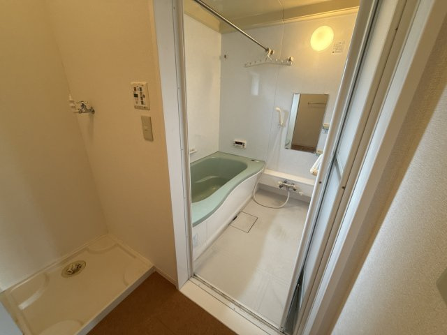 ラ・ヴィーダーⅢの浴室