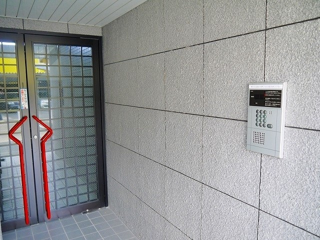 SKYマンションのエントランス|防犯面も安心です