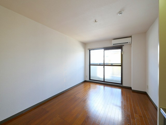 SKYマンションの洋室