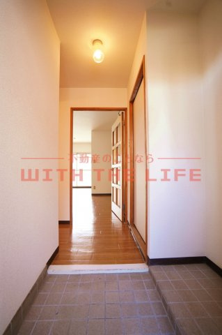 イーストハイツ高崎【キャッシュバック対象物件】の玄関|明るい玄関です