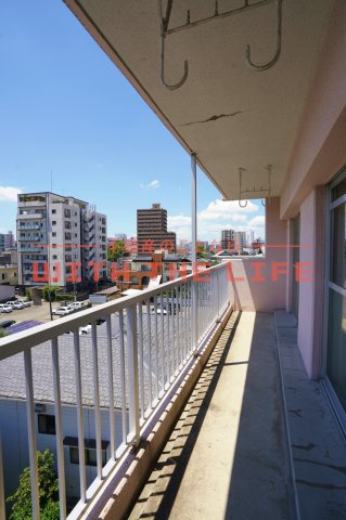 イーストハイツ高崎【キャッシュバック対象物件】のバルコニー|広々としたバルコニーです