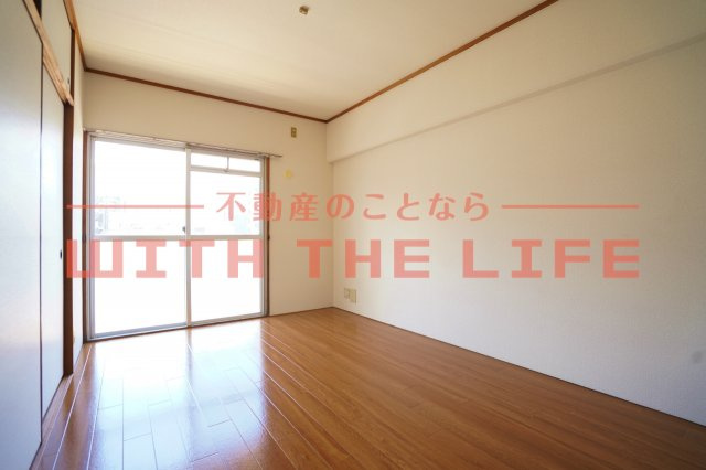 イーストハイツ高崎【キャッシュバック対象物件】の寝室|広くて明るい寝室