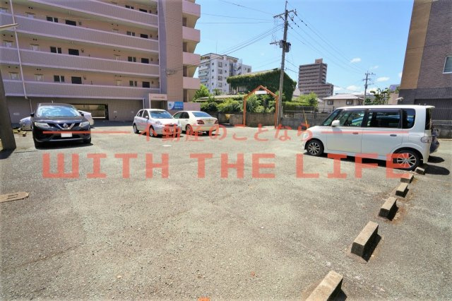 イーストハイツ高崎【キャッシュバック対象物件】の駐車場|駐車場があるので、車を買う予定の方も安心です