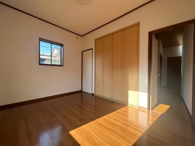 千葉県山武市松尾町中古住宅の洋室