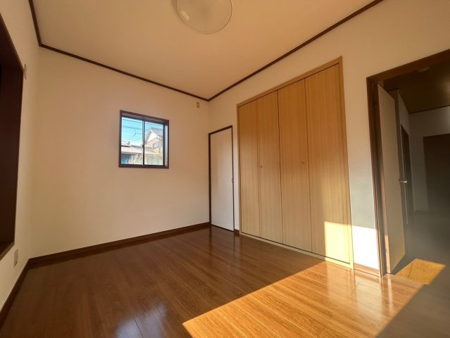 千葉県山武市松尾町中古住宅の洋室