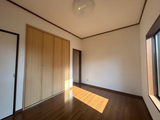 千葉県山武市松尾町中古住宅の洋室