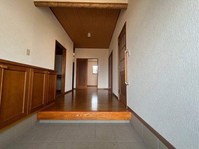 千葉県山武市松尾町中古住宅の玄関