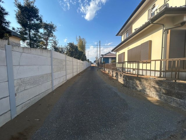 千葉県山武市松尾町中古住宅の前面道路含む現地写真