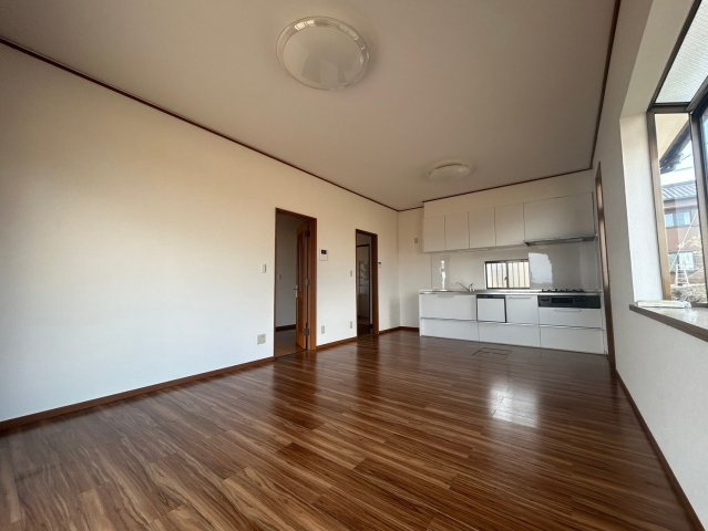 千葉県山武市松尾町中古住宅の居間・リビング