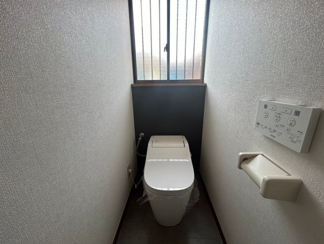 千葉県山武市松尾町中古住宅のトイレ