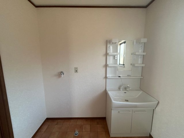 千葉県山武市松尾町中古住宅の独立洗面台