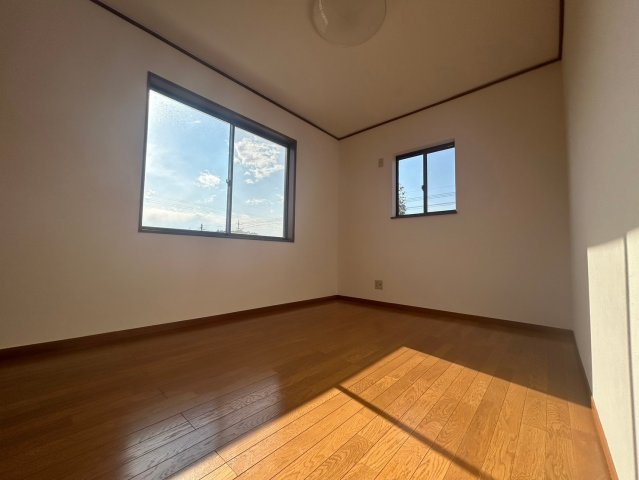 千葉県山武市松尾町中古住宅の洋室