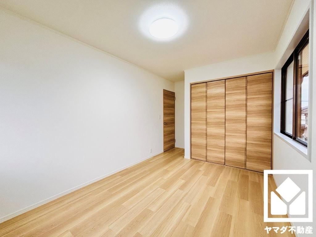 大津市青山４丁目の洋室