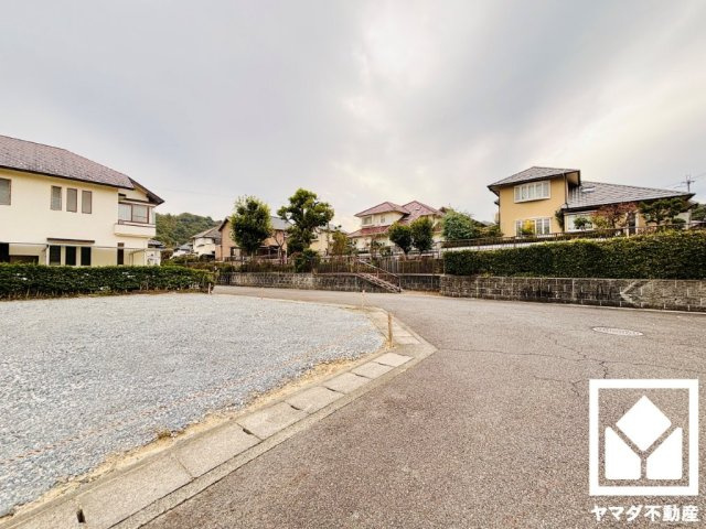 大津市青山４丁目の前面道路含む現地写真