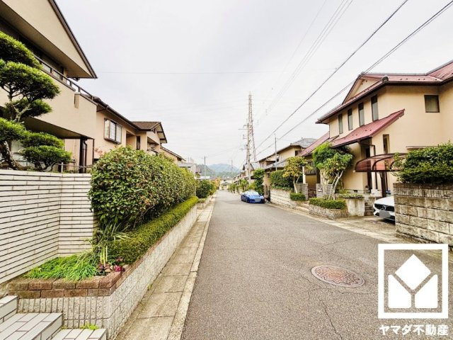 大津市青山４丁目の前面道路含む現地写真