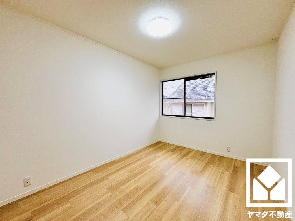 大津市青山４丁目の洋室