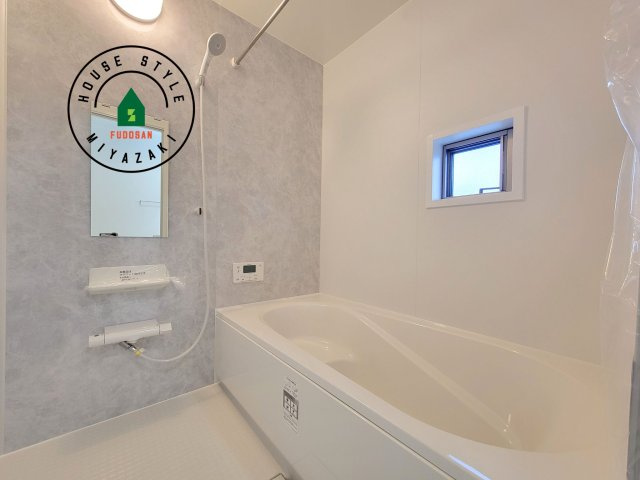 宮崎市佐土原町和田山モデル(1号棟)の浴室|1日の疲れを癒してくれる広々バスルーム。雨の日のお洗濯にも大活躍な浴室乾燥機付です！