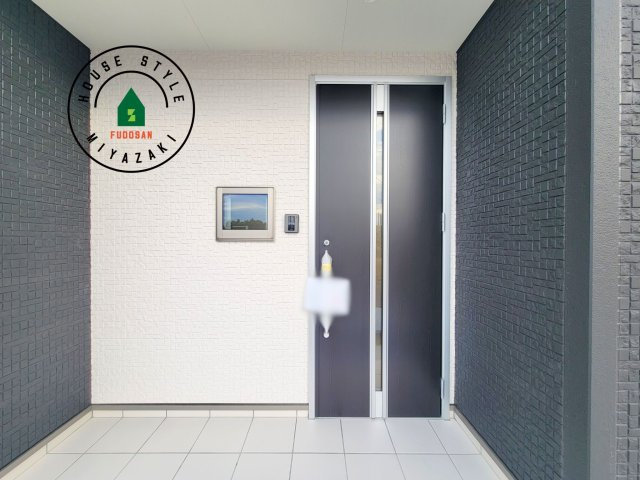 宮崎市佐土原町和田山モデル(1号棟)の玄関|おでかけの時も帰った時も、「我が家」を最初に感じでもらえる素敵な空間に。