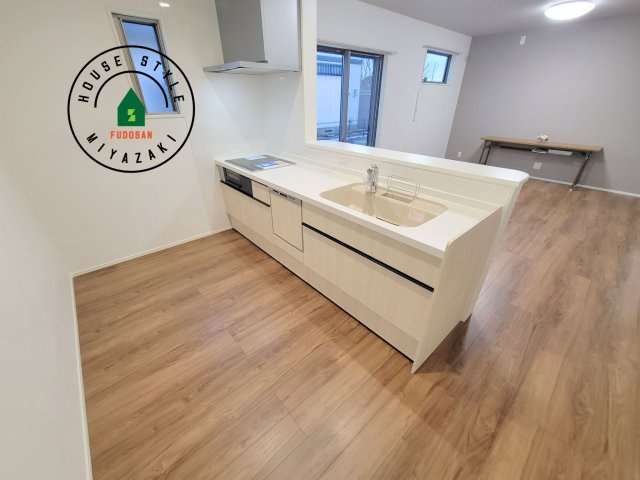 宮崎市佐土原町和田山モデル(1号棟)のキッチン|キッチン。グリルも完備。