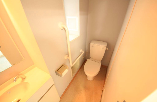 CoLaBo本町のトイレ|シンプルで使いやすいトイレです