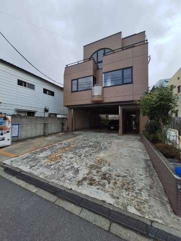 カメリア西落合の駐車場