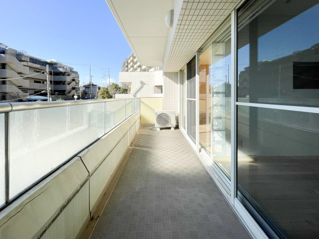 ビクトリアコート夙川のバルコニー|バルコニー付きです