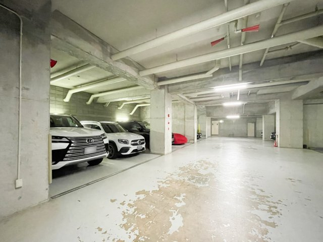 ビクトリアコート夙川の駐車場|大事な車は地下車庫に！