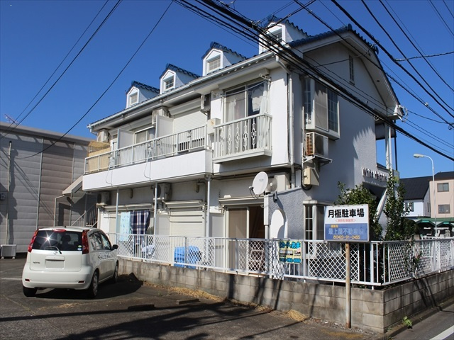 ホワイトハイツ山本の外観