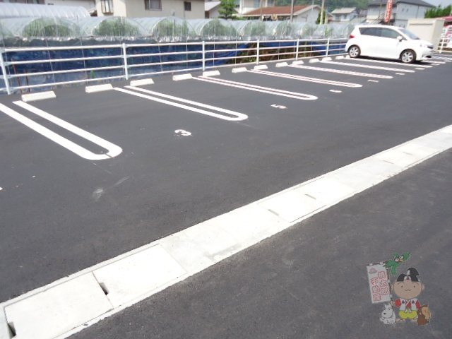 ルミエール灘崎の駐車場