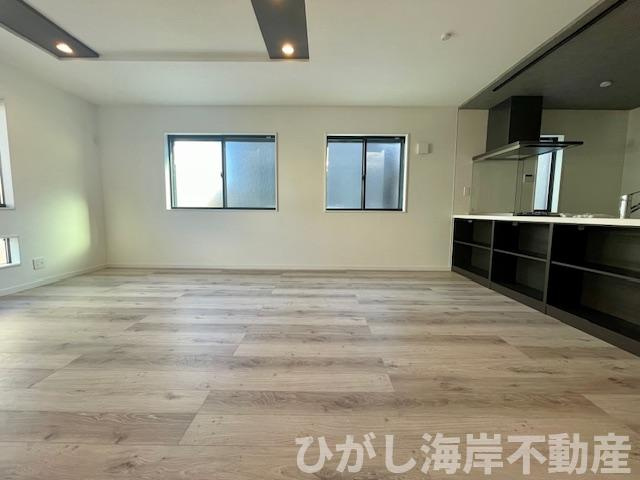 茅ヶ崎市浜竹4丁目　新築戸建　全３棟の居間・リビング|18.4帖　LDK