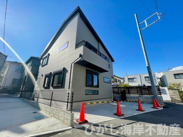 茅ヶ崎市浜竹4丁目　新築戸建　全３棟の前面道路含む現地写真|現地外観