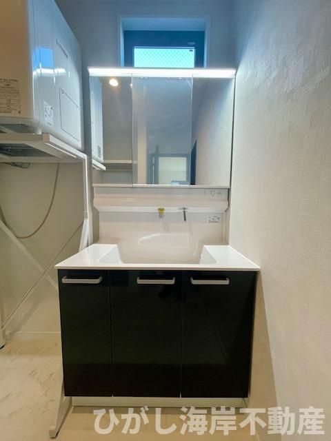 茅ヶ崎市浜竹4丁目　新築戸建　全３棟の独立洗面台|三面鏡化粧台