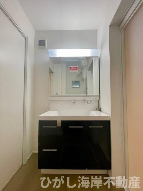 茅ヶ崎市浜竹　新築戸建　全３棟の独立洗面台|三面鏡化粧台