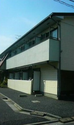 川邊ハイツのエントランス