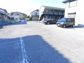クレール新柏の駐車場