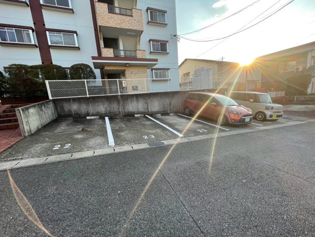 東新スカイハイツの駐車場