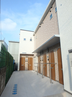 エントランスからみた各部屋の玄関部分です。