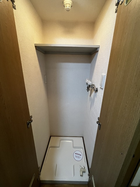 ★洗濯機置き場の上には棚がございます★