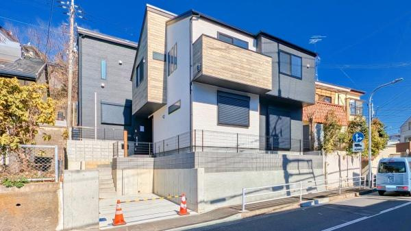 横浜市鶴見区馬場４丁目の新築一戸建の前面道路含む現地写真|周辺環境も合わせてご案内させて頂きます！
お気軽にお問い合わせ下さい！