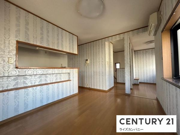 【居間・リビング】 | 高石市羽衣1丁目　中古戸建
